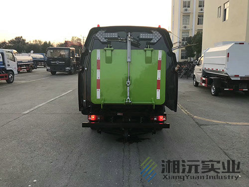 常德湘沅實業(yè)有限公司,常德垂直垃圾壓縮站,地埋式垃圾壓縮站,電動人力斗車,電動三輪高壓清運(yùn)車,電動助力拉車